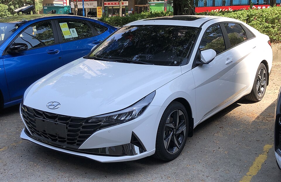 Hyundai Elantra: standard class, with driver